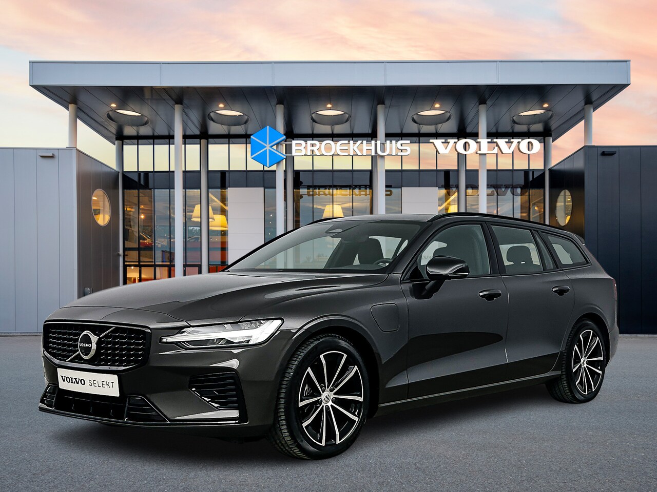 Volvo V60 - T6 Recharge AWD Plus Dark | 360 Camera | Panoramadak | Elektr. trekhaak | Elektr. verst. s - AutoWereld.nl