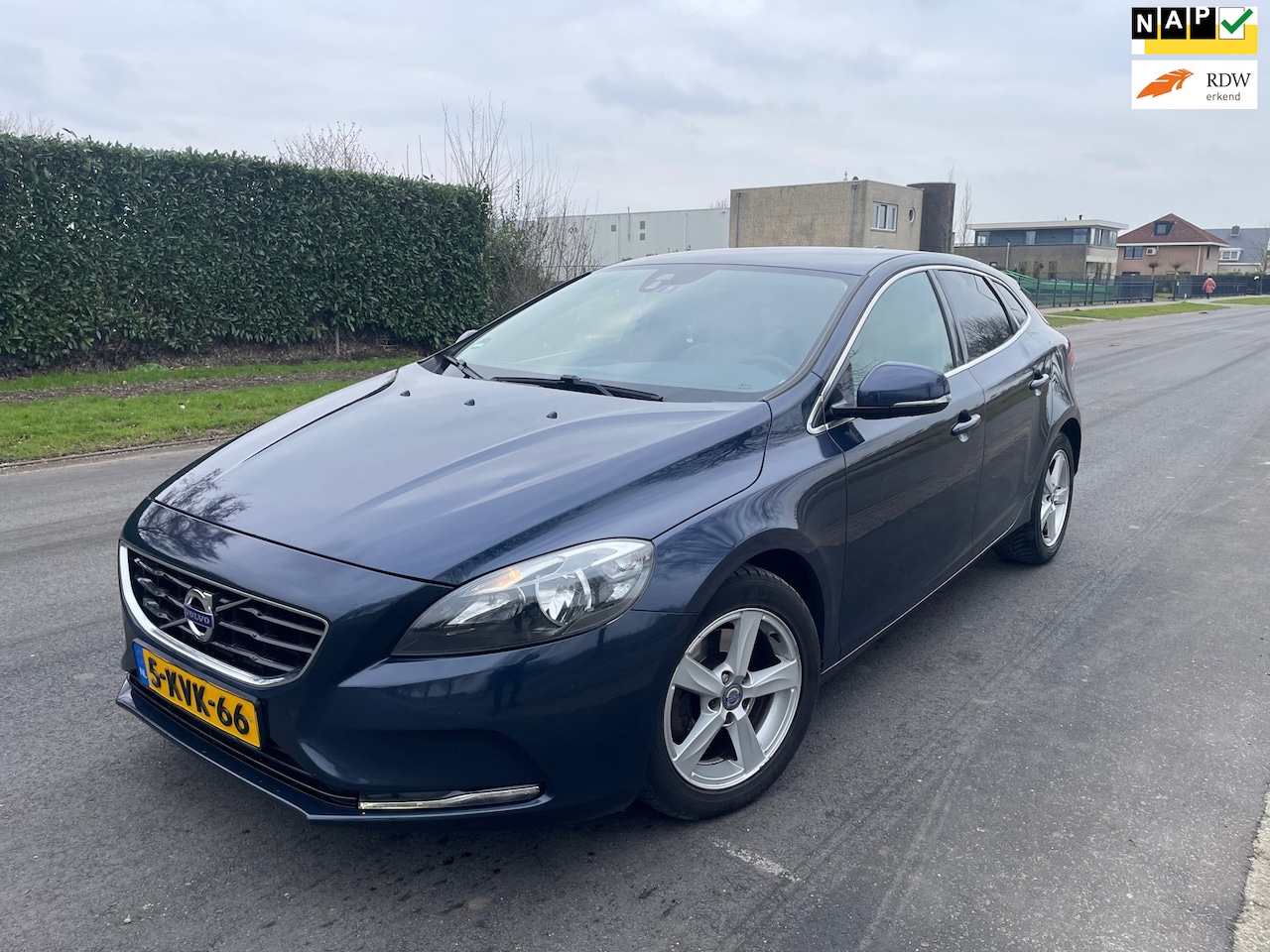 Volvo V40 - 1.6 D2 Momentum NAP/CLIMA/NAVI/AUTOMAAT/LEER - AutoWereld.nl