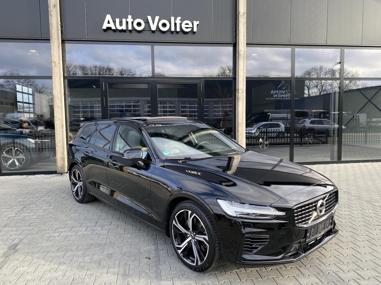 Volvo V60 - 2.0 T6 Recharge AWD R-Design Long range|ACC|hud|Pano|memory - AutoWereld.nl