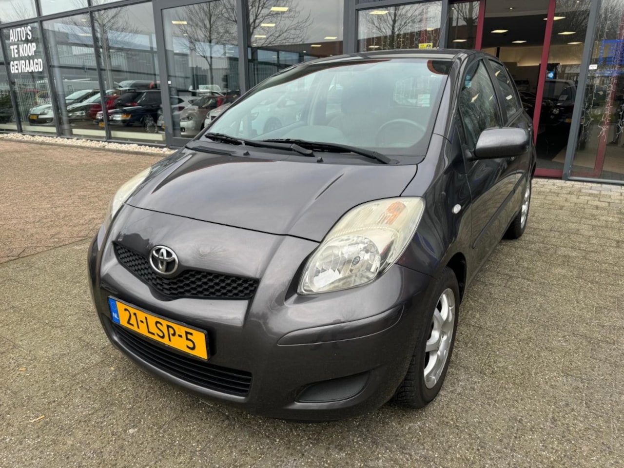 Toyota Yaris - 1.3 VVTi Aspiration AUTOMAAT 2E EIG. NW. APK BJ 2010 !!! - AutoWereld.nl