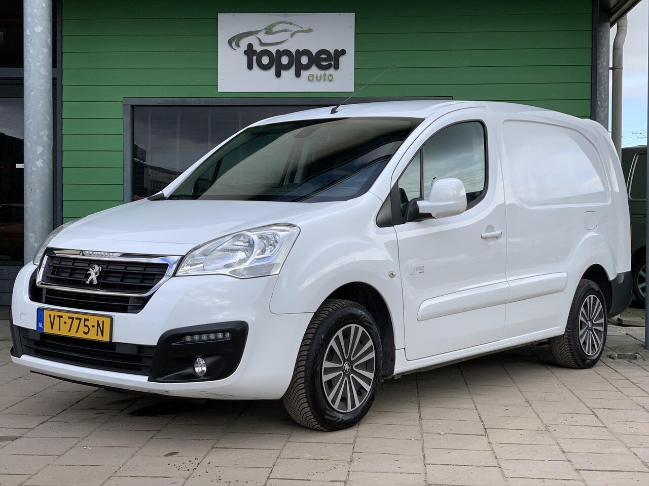 Peugeot Partner - 122 1.6 BlueHDi 100 L2 XR S&S | Navigatie | Trekhaak | CruiseControl | - AutoWereld.nl