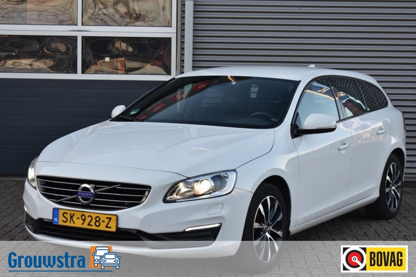 Volvo V60 - 1.5 T3 POLAR+ / NAVI / PDC / LEDEREN BEKLEDING - AutoWereld.nl