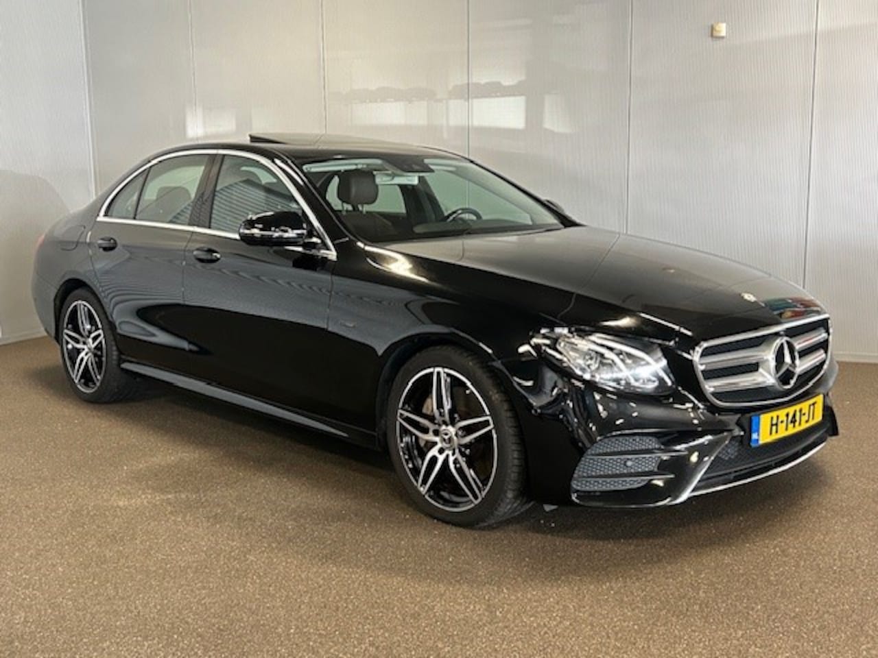 Mercedes-Benz E-klasse - 350e Hybrid AMG STYLING-SCHUIFDAK-WIDESCREEN-COMPLEET - AutoWereld.nl