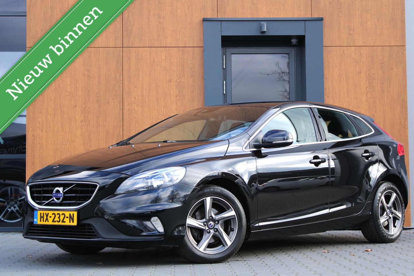 Volvo V40 - 2.0 D2 R-Design | Navi | - AutoWereld.nl