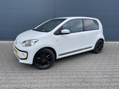 Volkswagen Up! - 1.0 club up bouwjaar 2015 met navi / lmv / airco