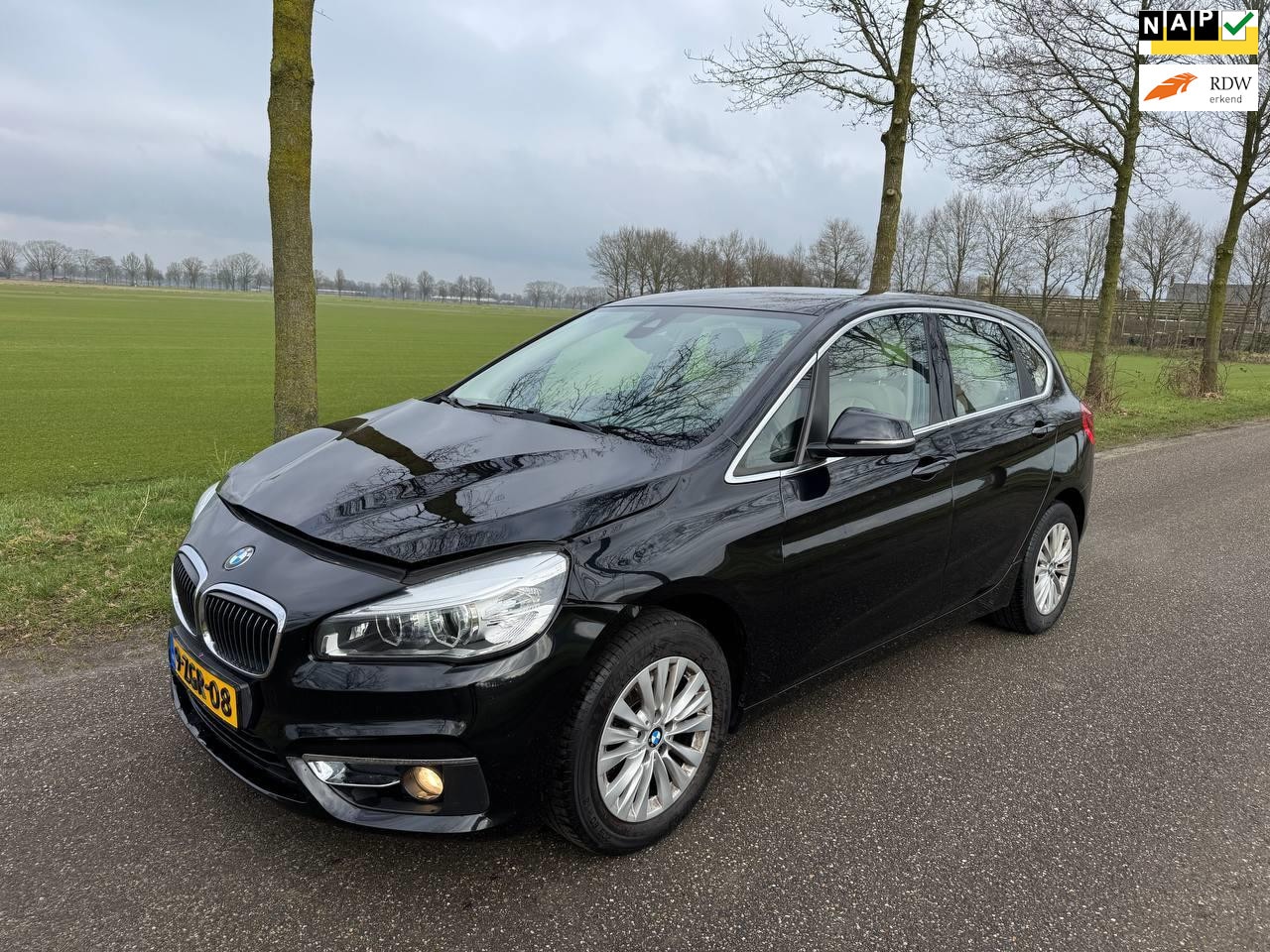 BMW 2-serie Active Tourer - 218i High Executive SCHADE , Rijdbaar - AutoWereld.nl