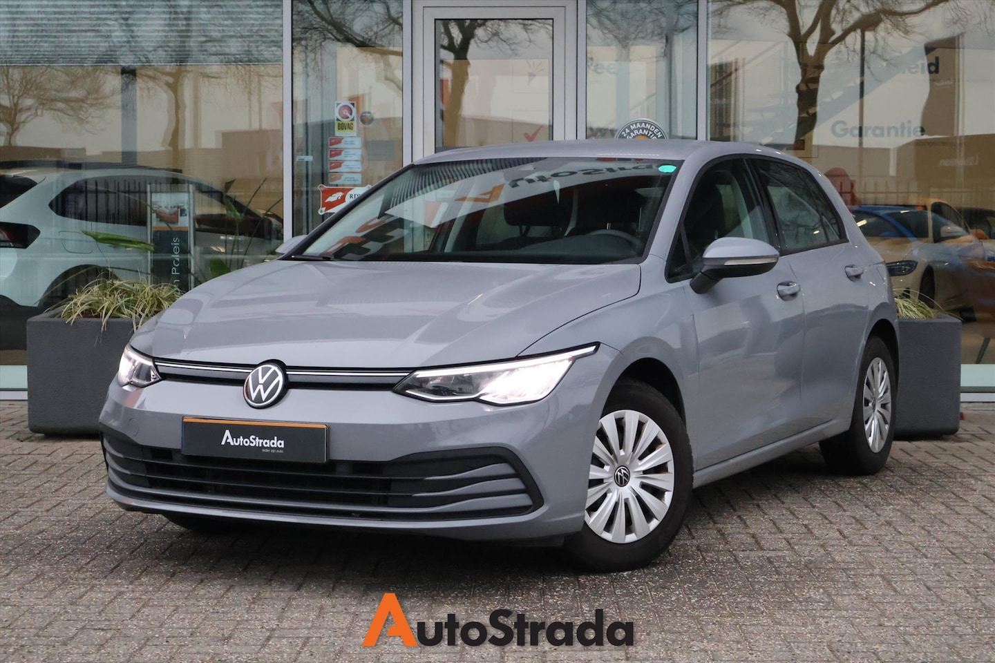 Volkswagen Golf - 1.0 Life TSI 90pk | Carplay | Climate | Adaptive Cruise | LED | Parkeersensoren - AutoWereld.nl