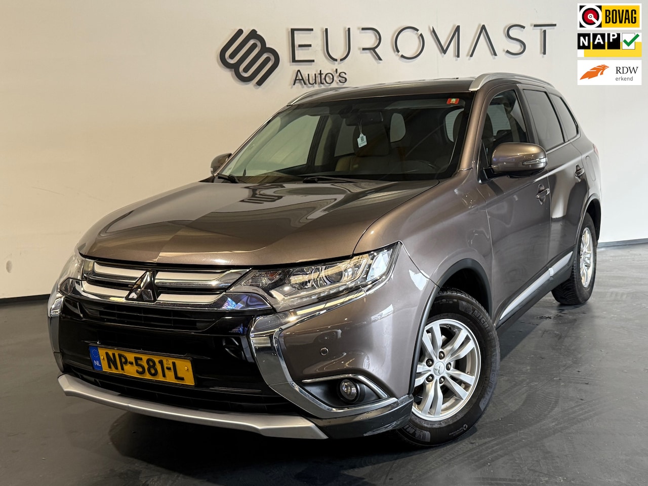 Mitsubishi Outlander - 2.0 Business Edition Automaat Navi Leder Carplay Camera Pdc Nieuwe Apk - AutoWereld.nl