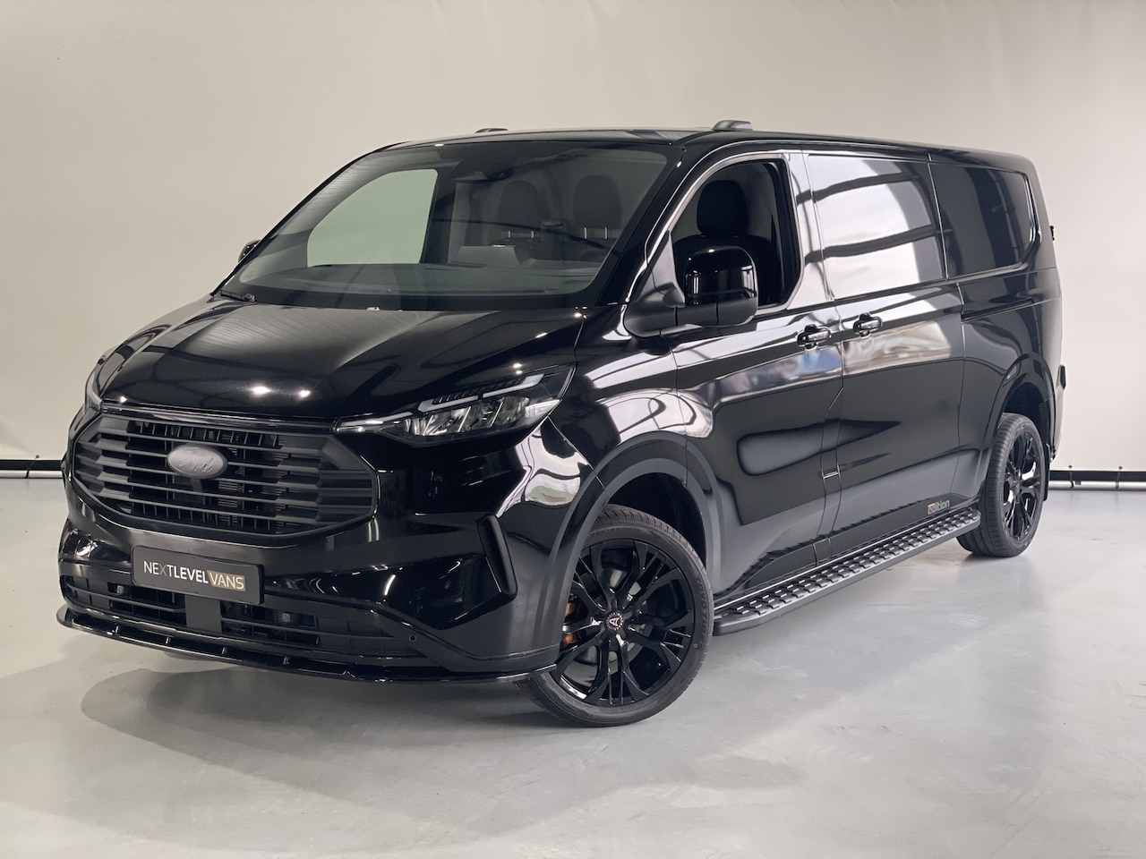 Ford Transit Custom - 320 170 PK AUTOM. L2 H1 2x schuifdeur NEXT LEVEL - AutoWereld.nl