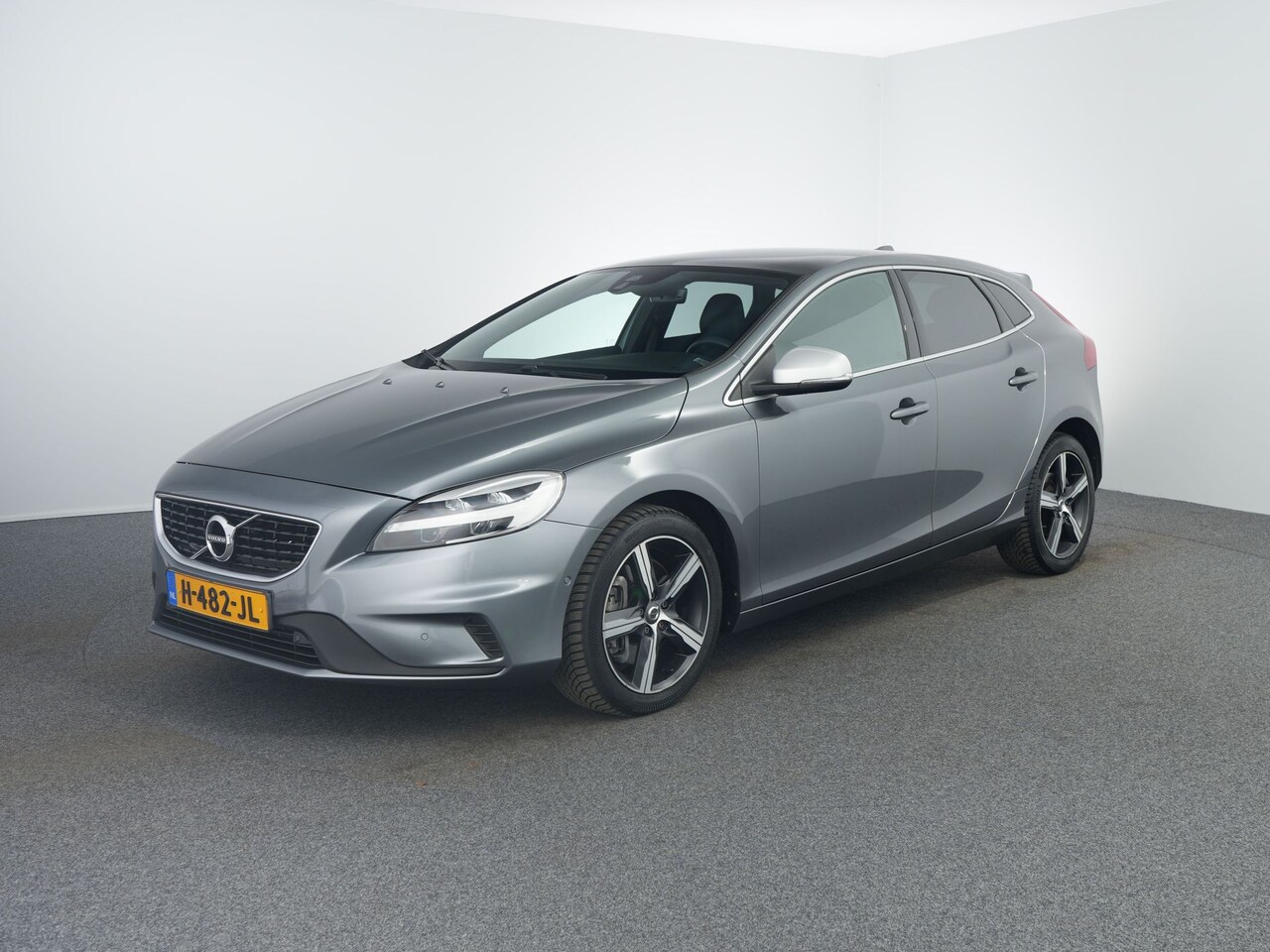 Volvo V40 - 1.5 T3 Polar+ Sport R-Design | Pano | Camera | B&O | - AutoWereld.nl