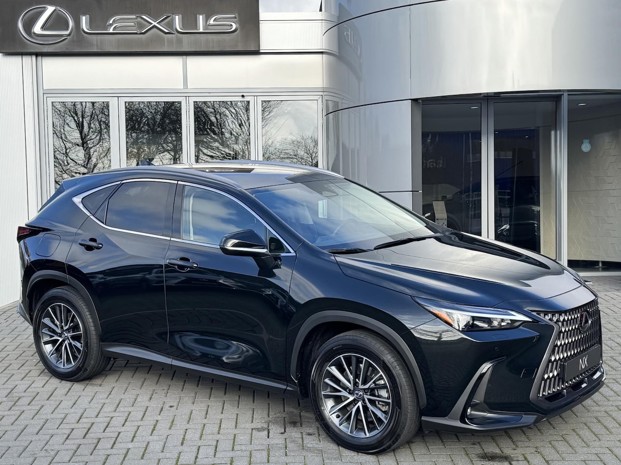 Lexus NX - 450h+ AWD Business Line STOELVERW STUURVERW LEDER PARK-SENSOR EL-ACHTERKLEP APPLE-CARPLAY/ - AutoWereld.nl