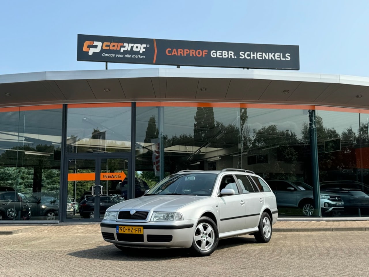 Skoda Octavia Combi - 1.6 Comfort | Trekhaak | Clima | Lichtmetalen Velgen | - AutoWereld.nl