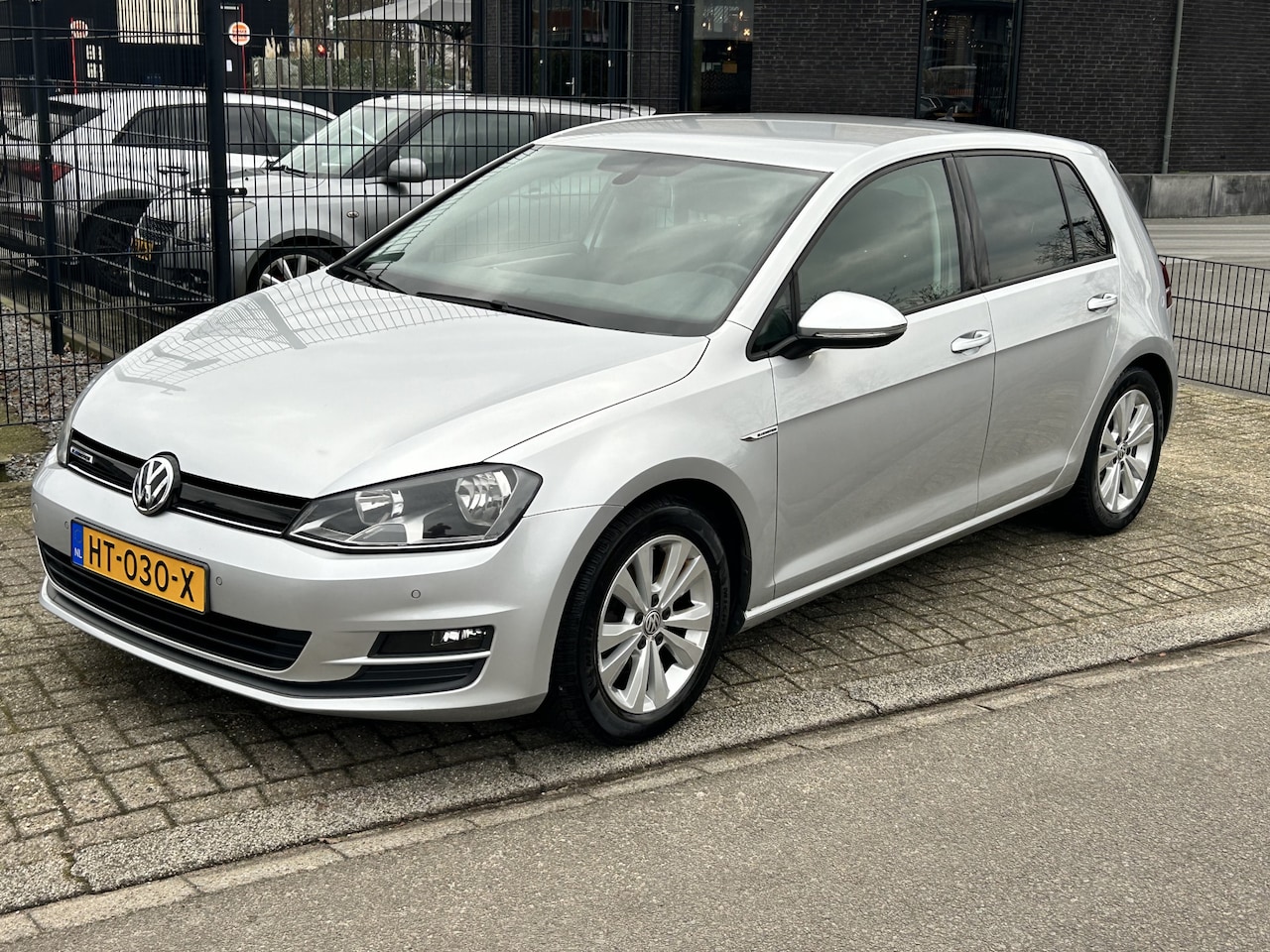 Volkswagen Golf - 1.0 TSI Business Edition Connected Dealer onderh. - AutoWereld.nl