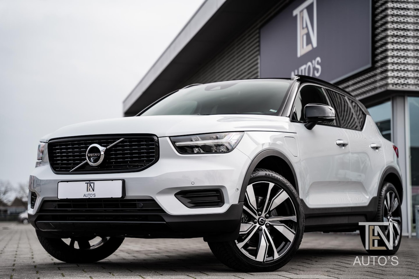 Volvo XC40 - 1.5 T4 Recharge R-Design | Harman/Kardon | Keyless | Leder | Stoelverwarming | 20" | 360-c - AutoWereld.nl