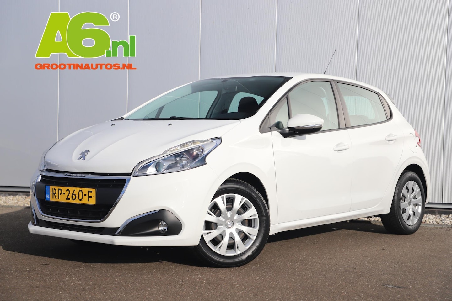 Peugeot 208 - 1.6 BlueHDi Blue Lease Navigatie Carplay Android Airco Cruise Parkeersensor - AutoWereld.nl