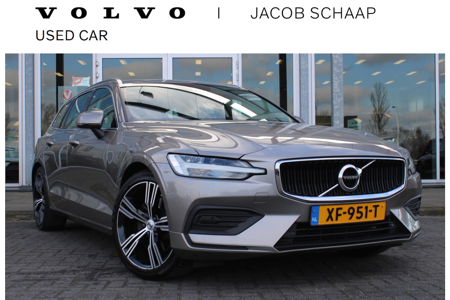 Volvo V60 - 2.0 T5 Momentum | Trekhaak | Verw. Voorstoelen | 19" LMV | AppleCarplay - AutoWereld.nl