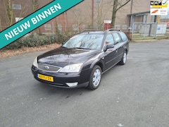 Ford Mondeo Wagon - 1.8-16V Futura ZO INGERUILD DUS ZO WEG PRIJSJE