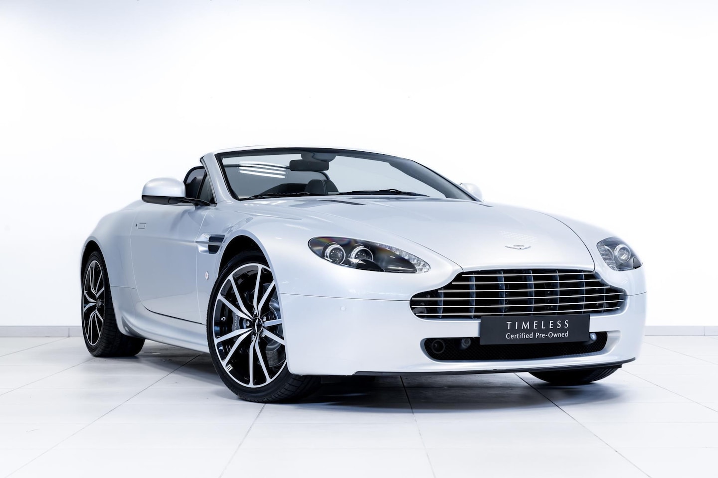 Aston Martin V8 Vantage Roadster - N420 Sportshift - AutoWereld.nl