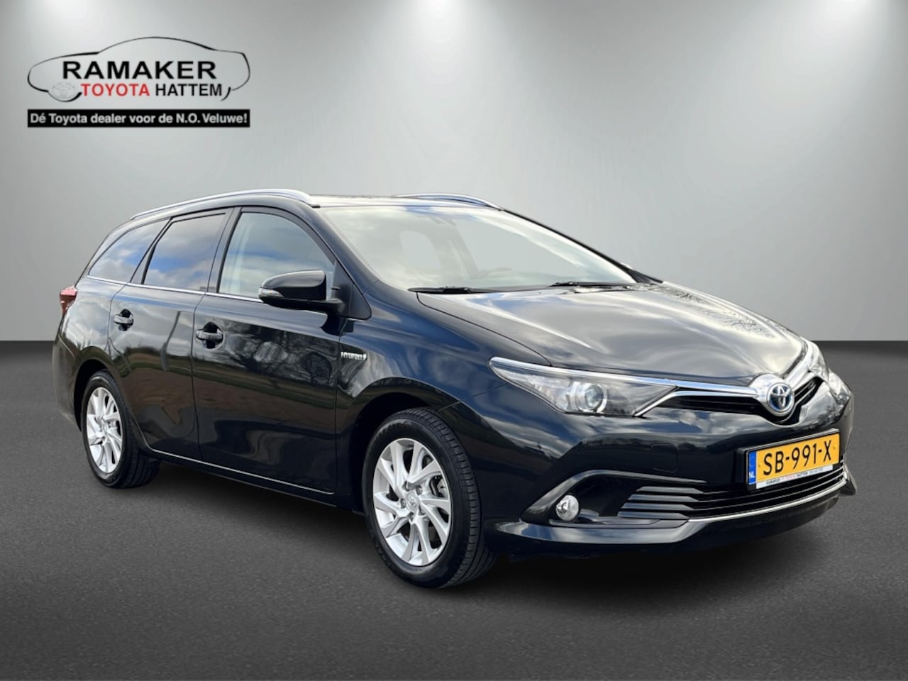 Toyota Auris Touring Sports - 1.8 Hybr. Dynamic Go - AutoWereld.nl