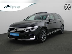 Volkswagen Passat Variant - 1.4 TSI 218 pk DSG PHEV GTE Business | Panoramadak | Trekhaak | IQ Light | Navigatie Disco