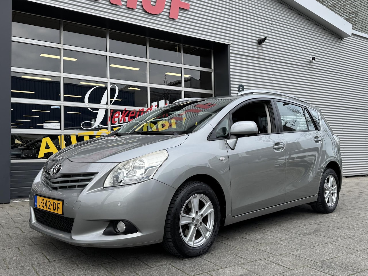 Toyota Verso - 2.0 D-4D Business - Navigatie I Leer I Airco I PDC I Sport velgen I Dealer onderhouden - AutoWereld.nl