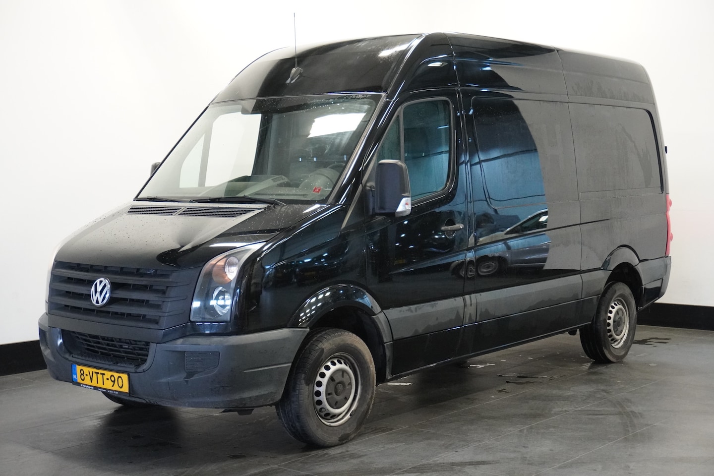 Volkswagen Crafter - 2.0 TDI L2H2 110PK - Airco - Cruise - Trekhaak - €6.950,- Excl. - AutoWereld.nl