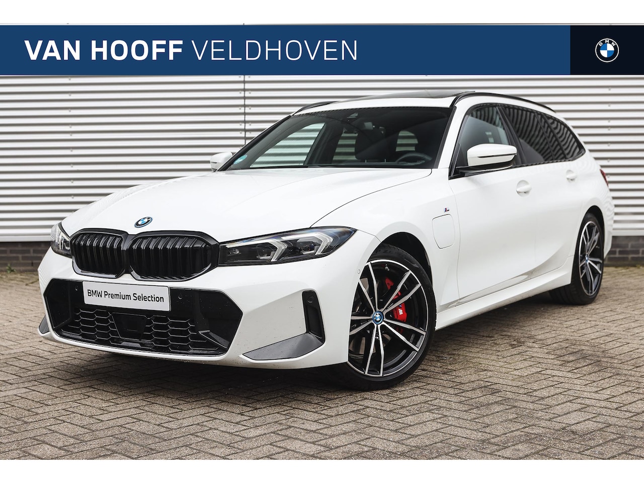 BMW 3-serie Touring - 330e High Executive M Sport Automaat / Panoramadak / Trekhaak / Sportstoelen / Adaptief M - AutoWereld.nl