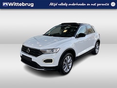 Volkswagen T-Roc - 1.5 TSI Style / 17 Inch / Virtual cockpit / Panorama dak / Led verlichting / App-Connect