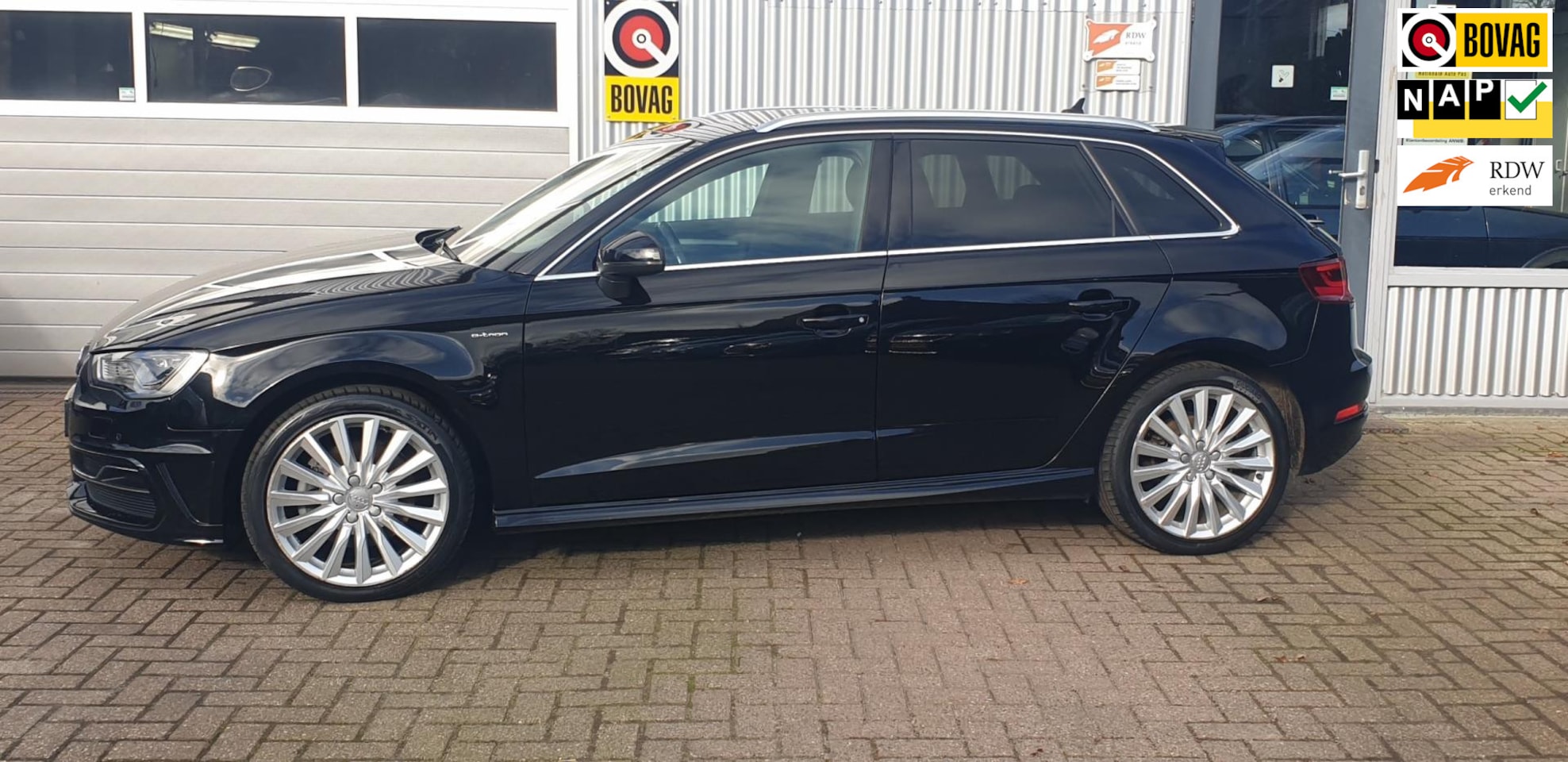 Audi A3 Sportback - 1.4 e-tron S-line Pano dak full led matrix Pro Line plus - AutoWereld.nl