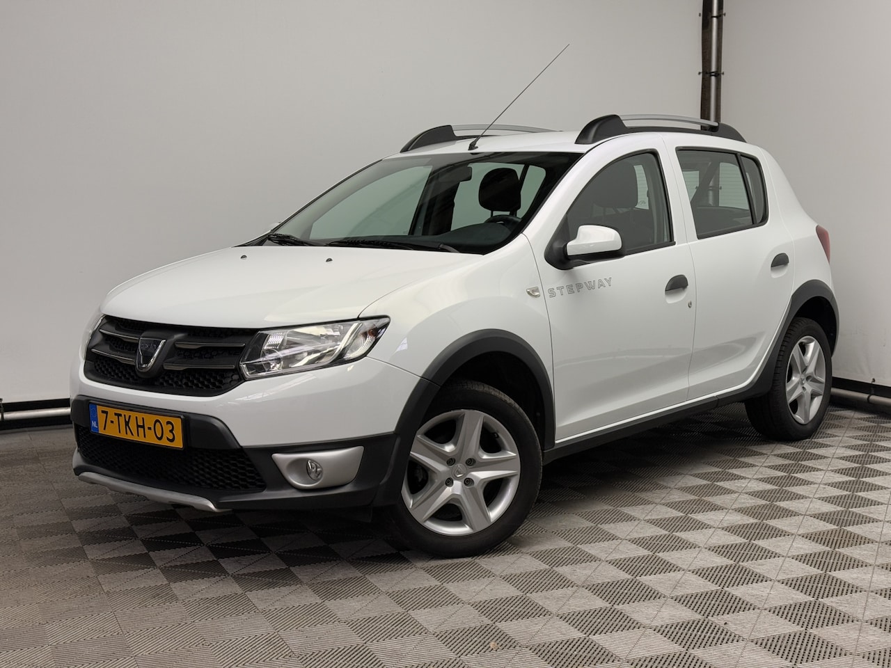 Dacia Sandero Stepway - 0.9 TCe Lauréate Airco Cruise Navi NL Auto - AutoWereld.nl