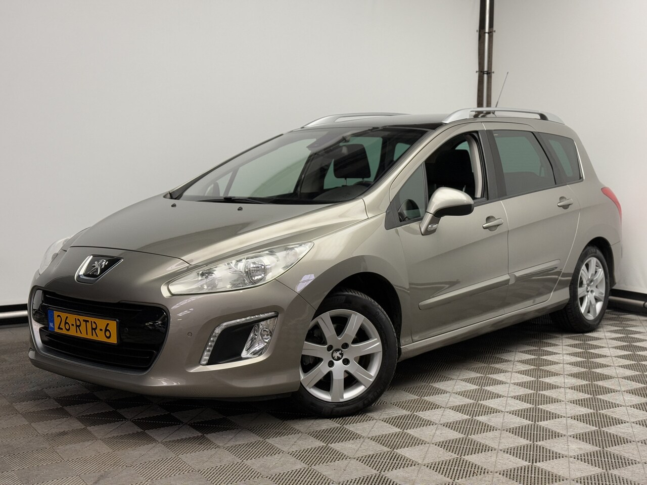 Peugeot 308 SW - 1.6 VTi X-Line Navi Pano Trekhaak NL Auto - AutoWereld.nl