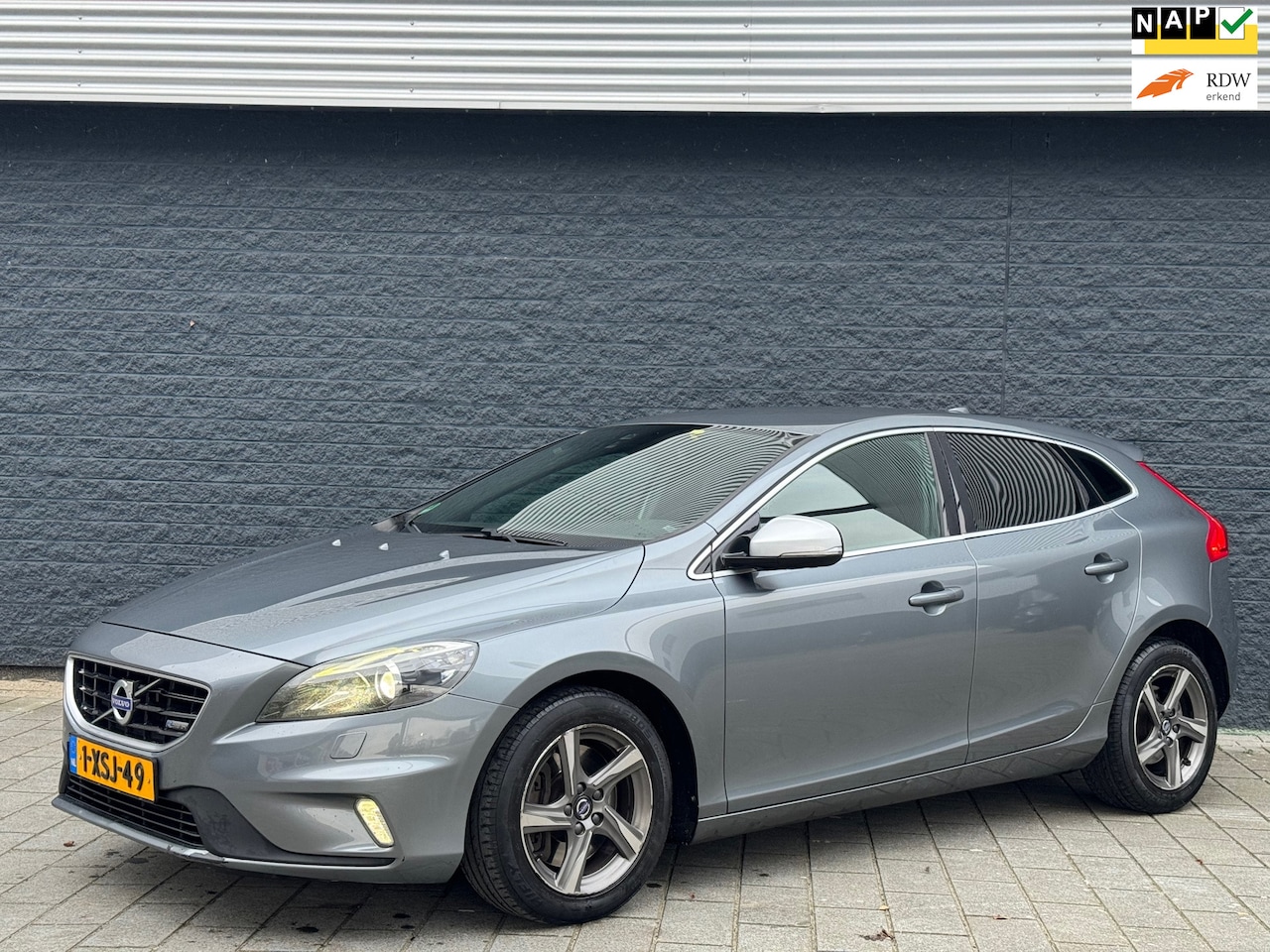 Volvo V40 - 2.0 D4 R-Design 2.0 D4 R-Design - AutoWereld.nl