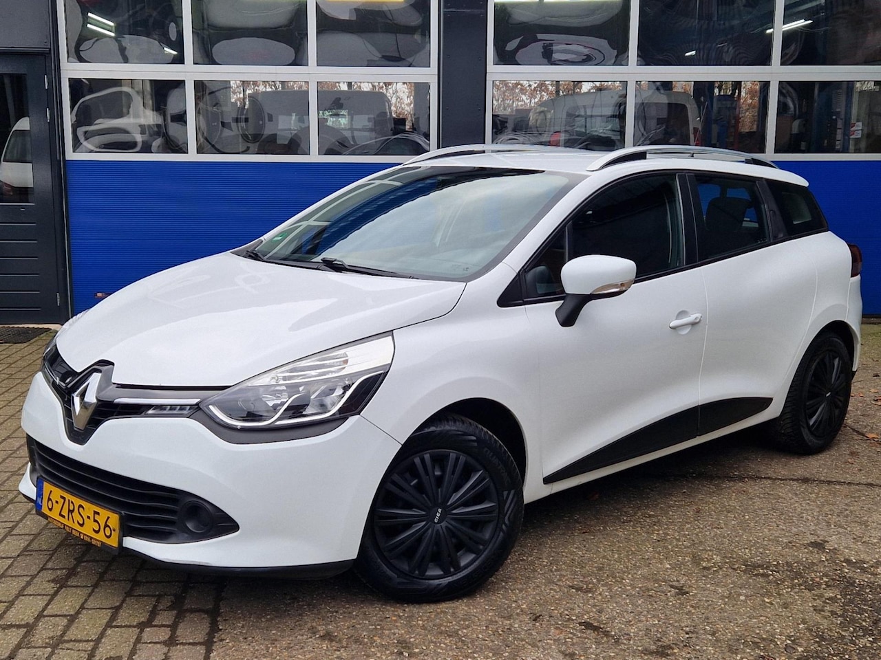 Renault Clio Estate - 1.5 dCi ECO Expression / Trekhaak / Cruise control / Bluetooth / Navigatie / Origineel NL - AutoWereld.nl