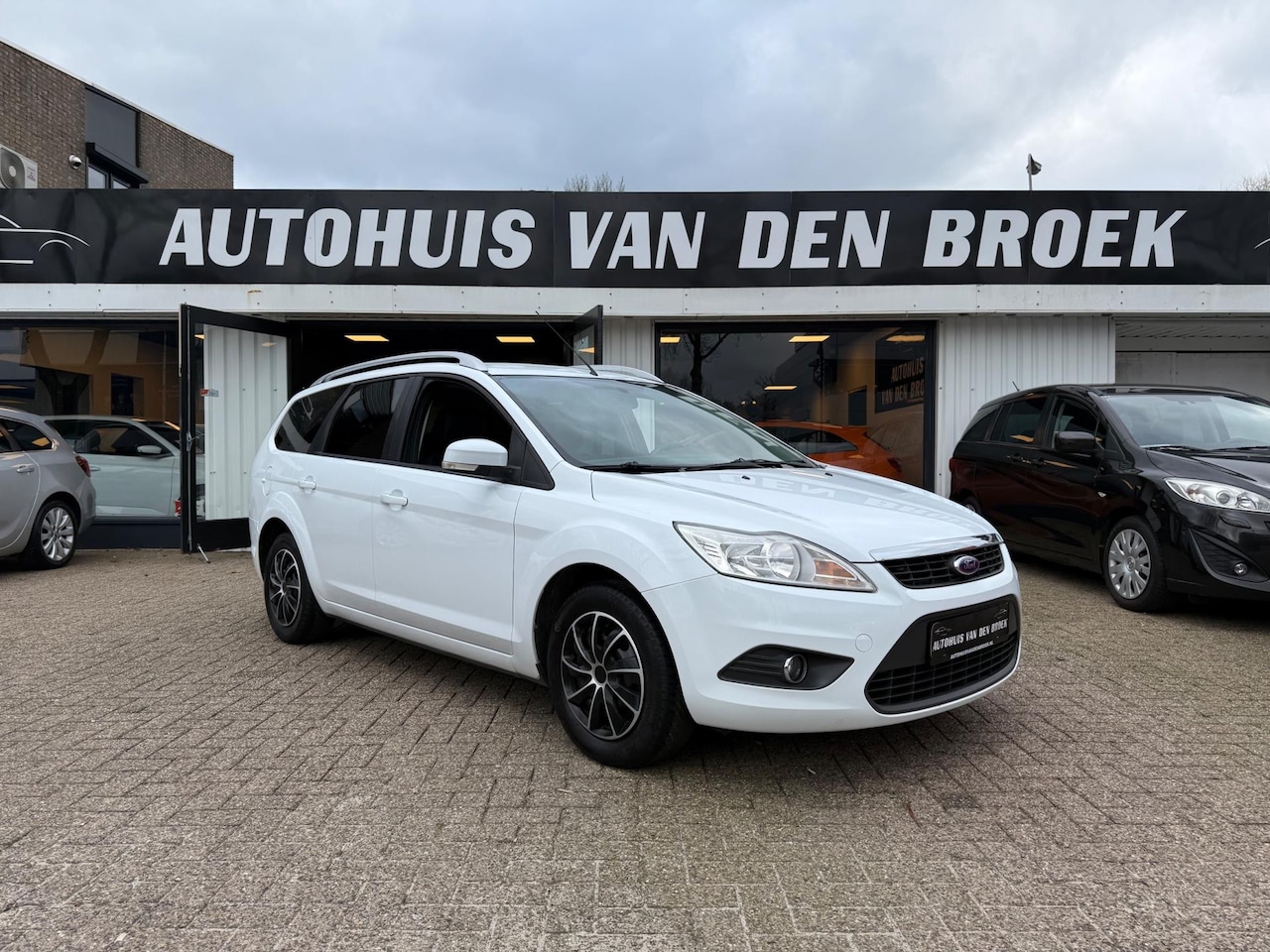 Ford Focus - 1.8 Titanium 125Pk White Magic 1e Eigenaar Airco Elek Pakket Dakrails Nw Apk - AutoWereld.nl