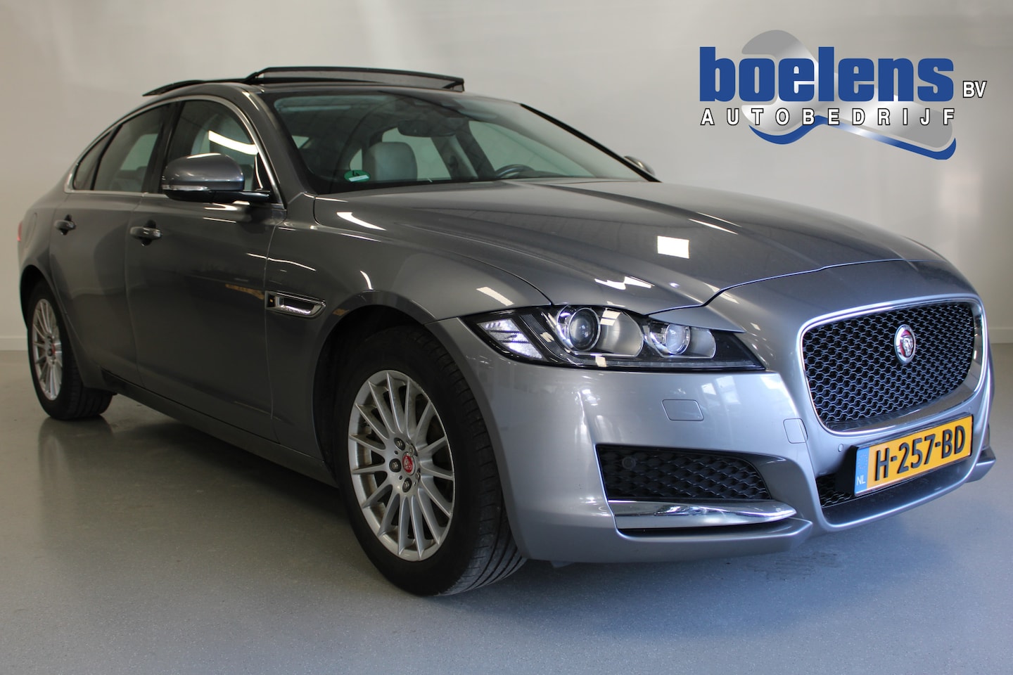 Jaguar XF - 2.0d Premium Sport Edition | 180PK | NL-AUTO+NAP | NAVI | SCHUIF/KANTEL-DAK | PDC-A | CAME - AutoWereld.nl