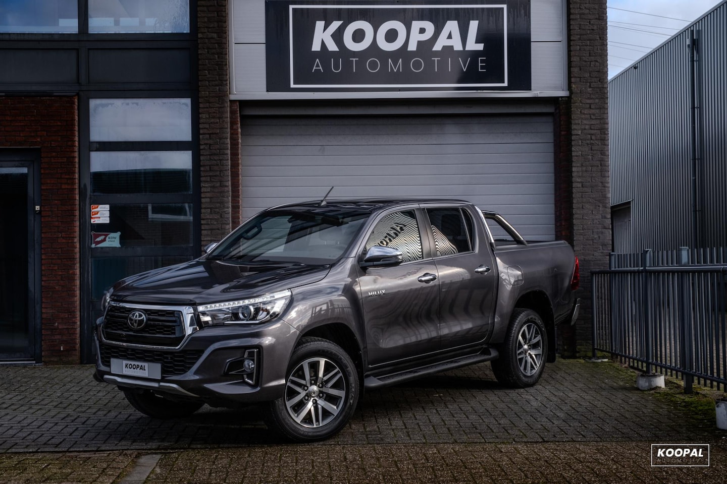 Toyota HiLux - 2.4 D-4D-F D-Cab AUT Executive | BE-trekker | 5-zits | NAP | Garantie - AutoWereld.nl