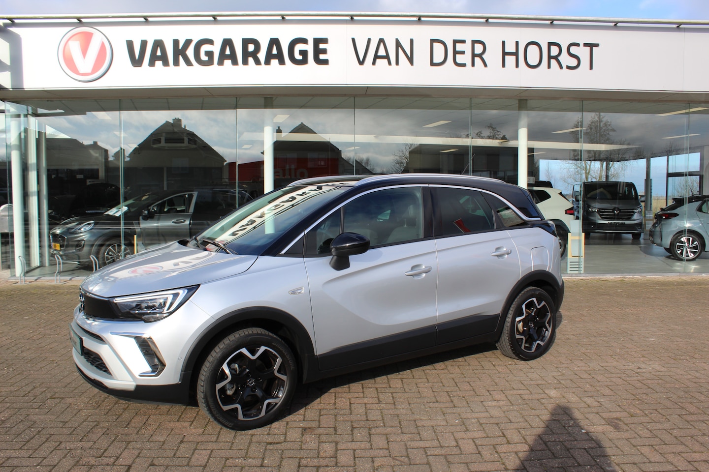 Opel Crossland - 1.2-110pk Turbo 'Elegance'. Mooie en luxe hoogzitter met weinig km's ! Volautm. airco dual - AutoWereld.nl