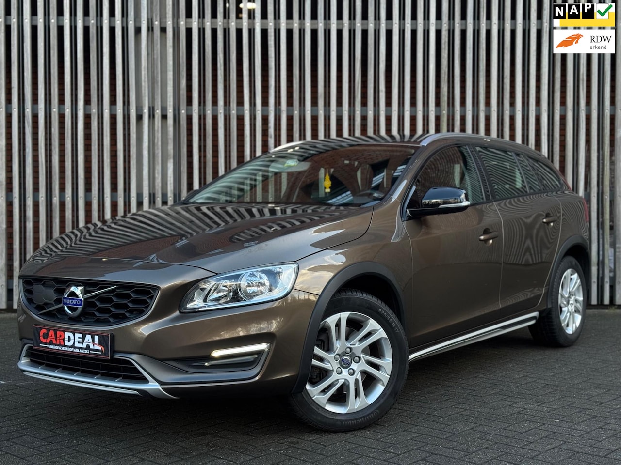 Volvo V60 Cross Country - 2.0 D4 Momentum AUTOMAAT|CLIMA|NAVI|S&S|NAP - AutoWereld.nl