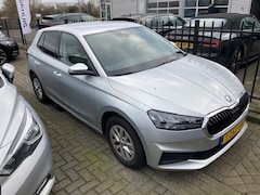 Skoda Fabia - 1.0 MPI Ambition 81pk | Navi via app | Cruise control | App connect | Privacy glass | Led