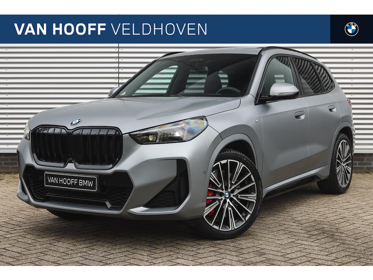 BMW X1 - sDrive20i M Sport Automaat / Panoramadak / Trekhaak / Adaptieve LED / M Adaptief onderstel - AutoWereld.nl