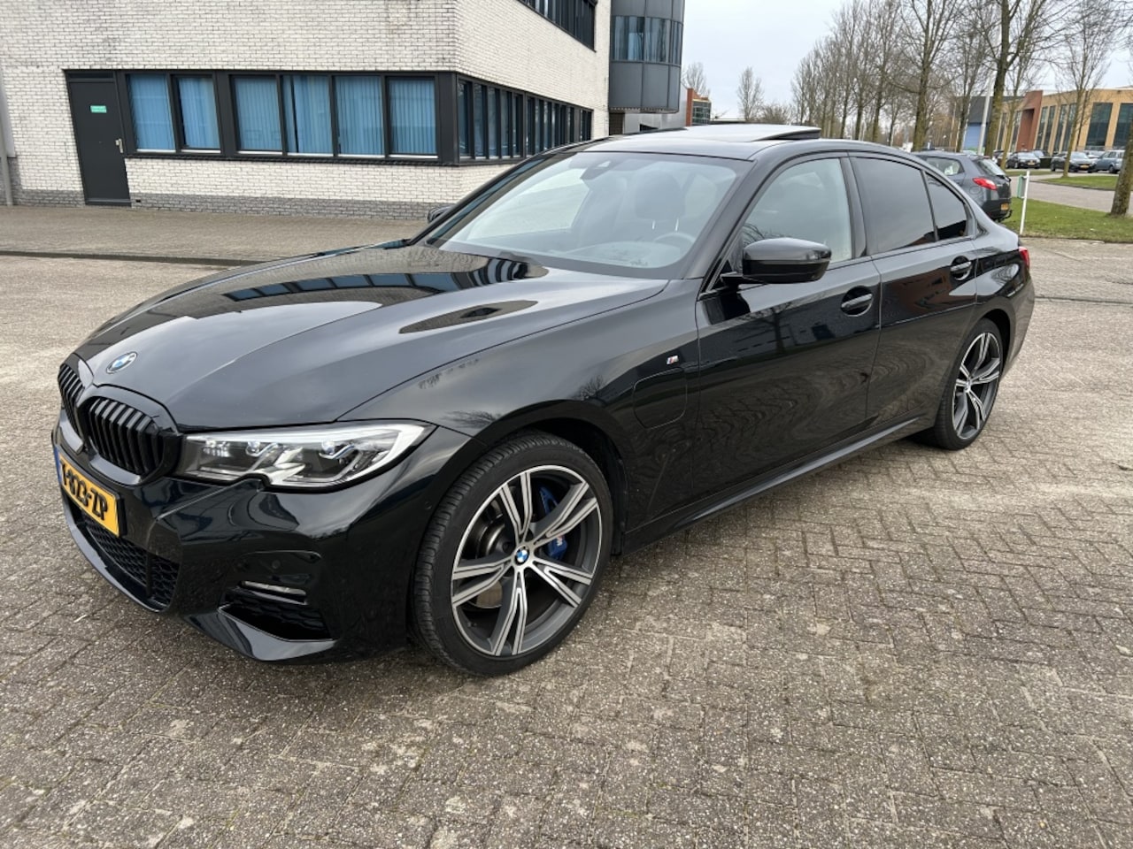 BMW 3-serie - 330e M-Sport Individual Plus HEAD-UP H&k. - AutoWereld.nl