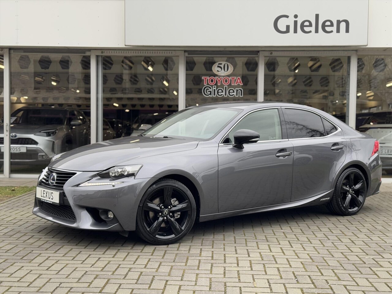 Lexus IS - 300h Sport Edition | Navigatie, Stoelverwarming, Parkeersensoren, ASC, Camera, 18 inch, Cr - AutoWereld.nl