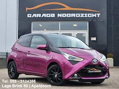 Toyota Aygo - 1.0 VVT-i x-play AIRCO|CAMERA|GETINT GLAS|LM-VELGEN|USB|BLUE TOOTH TELEFONIE|STOELVERWARMI