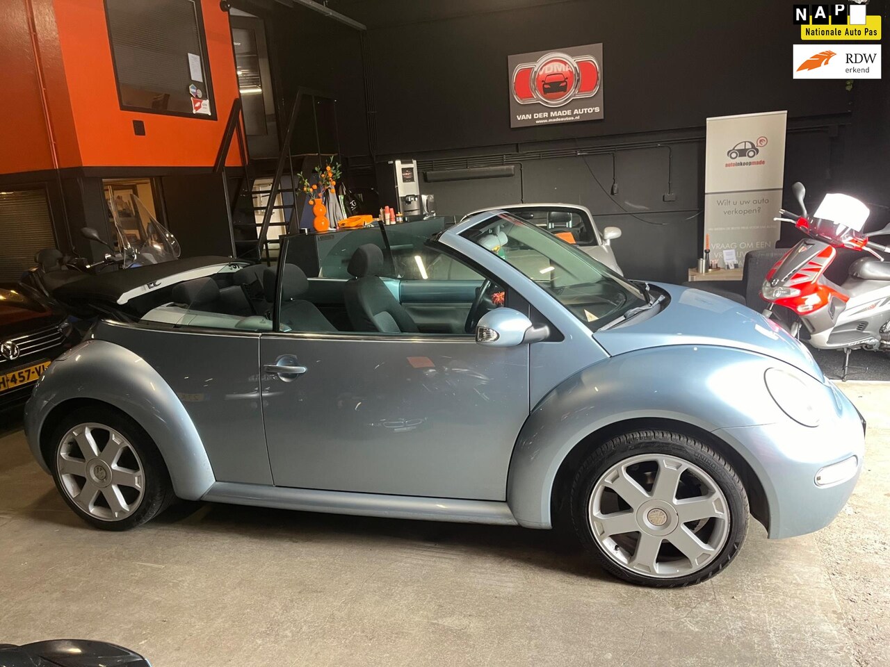 Volkswagen New Beetle Cabriolet - 1.6 / nap - AutoWereld.nl