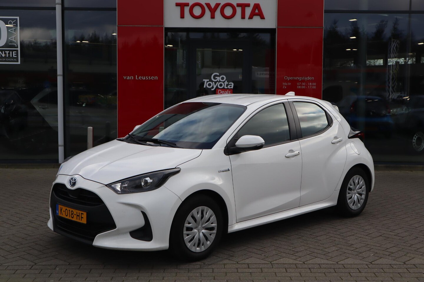 Toyota Yaris - 1.5 HYBRID ACTIVE 5-DEURS APPLE/ANDROID CAMERA USB NL-AUTO - AutoWereld.nl