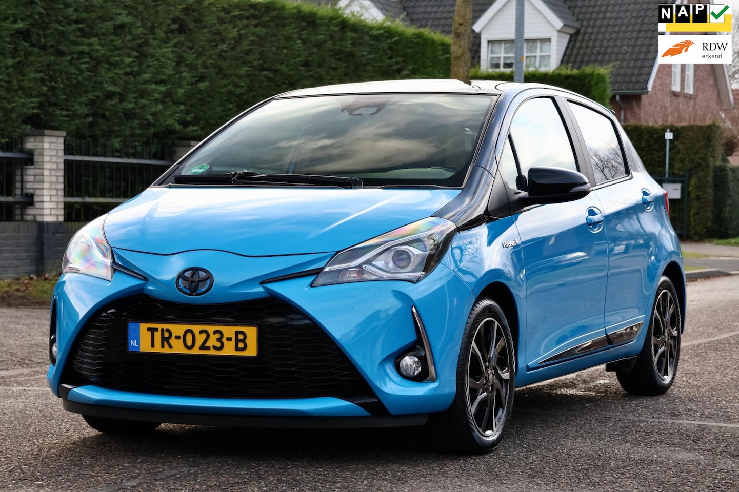 Toyota Yaris - 1.5 Hybrid SkyBlue | PANO | NAVI | CLIMA | CRUISE | LED/XENON | ZEER MOOIE DEALER ONDERHOU - AutoWereld.nl