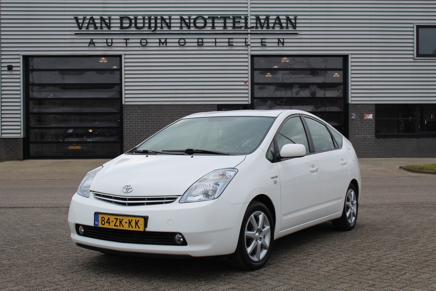 Toyota Prius - 1.5 VVT-i Tech Edition / Keyless / Camera / N.A.P. - AutoWereld.nl