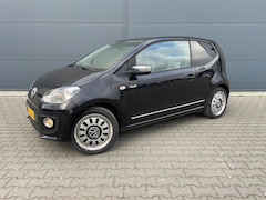 Volkswagen Up! - 1.0 black up bouwjaar 2012 navi / lmv / stoelverwarming