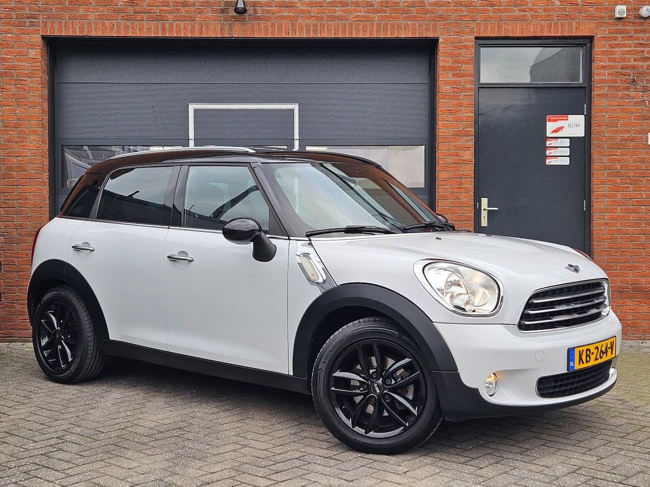 MINI Countryman - Mini 1.6 Cooper Pano 17" Stoelverwarming Cruise ECC PDC - AutoWereld.nl