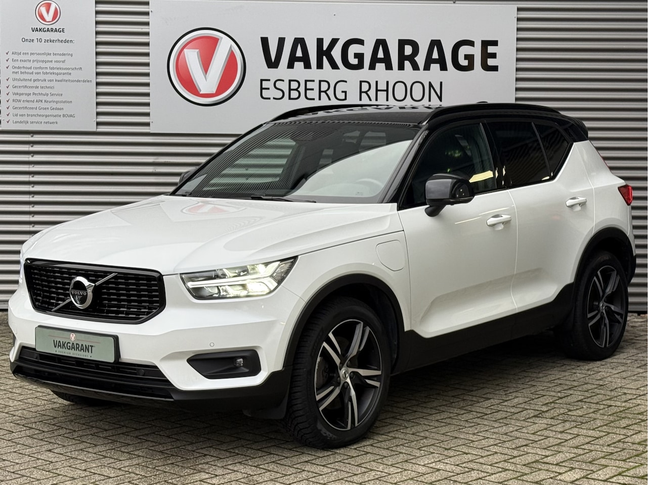 Volvo XC40 - 1.5 T5 Recharge R-Design NAVI/360CAM,TREKHAAK,LEER - AutoWereld.nl